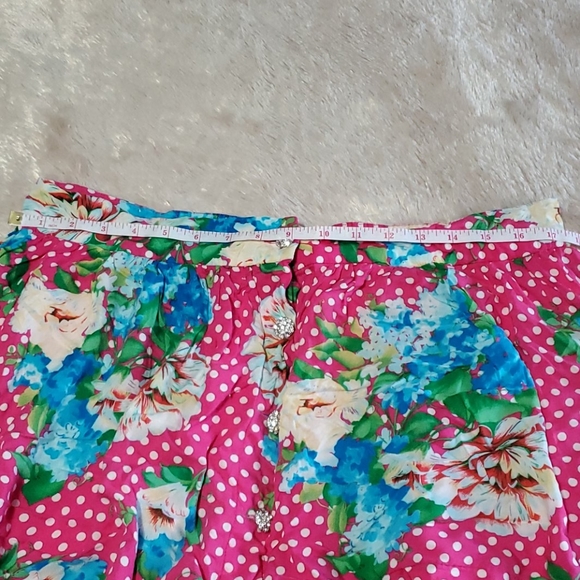 Luau fun Hawaiian print skirt - Picture 5 of 11